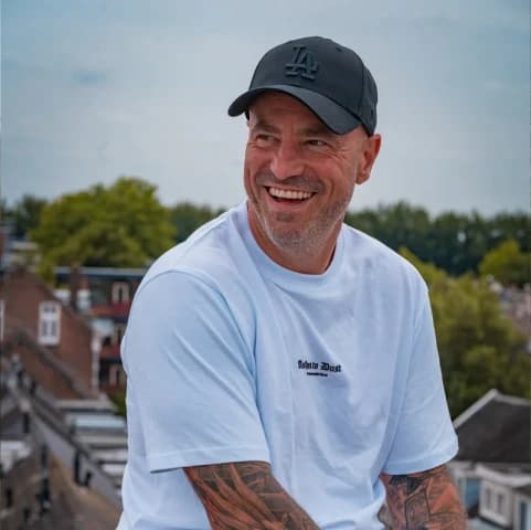 Rodger tijdens tinderfotoshoot dordrecht swipeshots